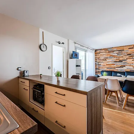 Lejlighed Aiguillon: T3 Avec Balcons Et Parking - Fr-1-433-147